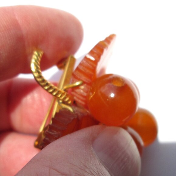 ✨🍇🧡 Vintage Amber Bunch of Grapes Brooch - Picture 9 of 12